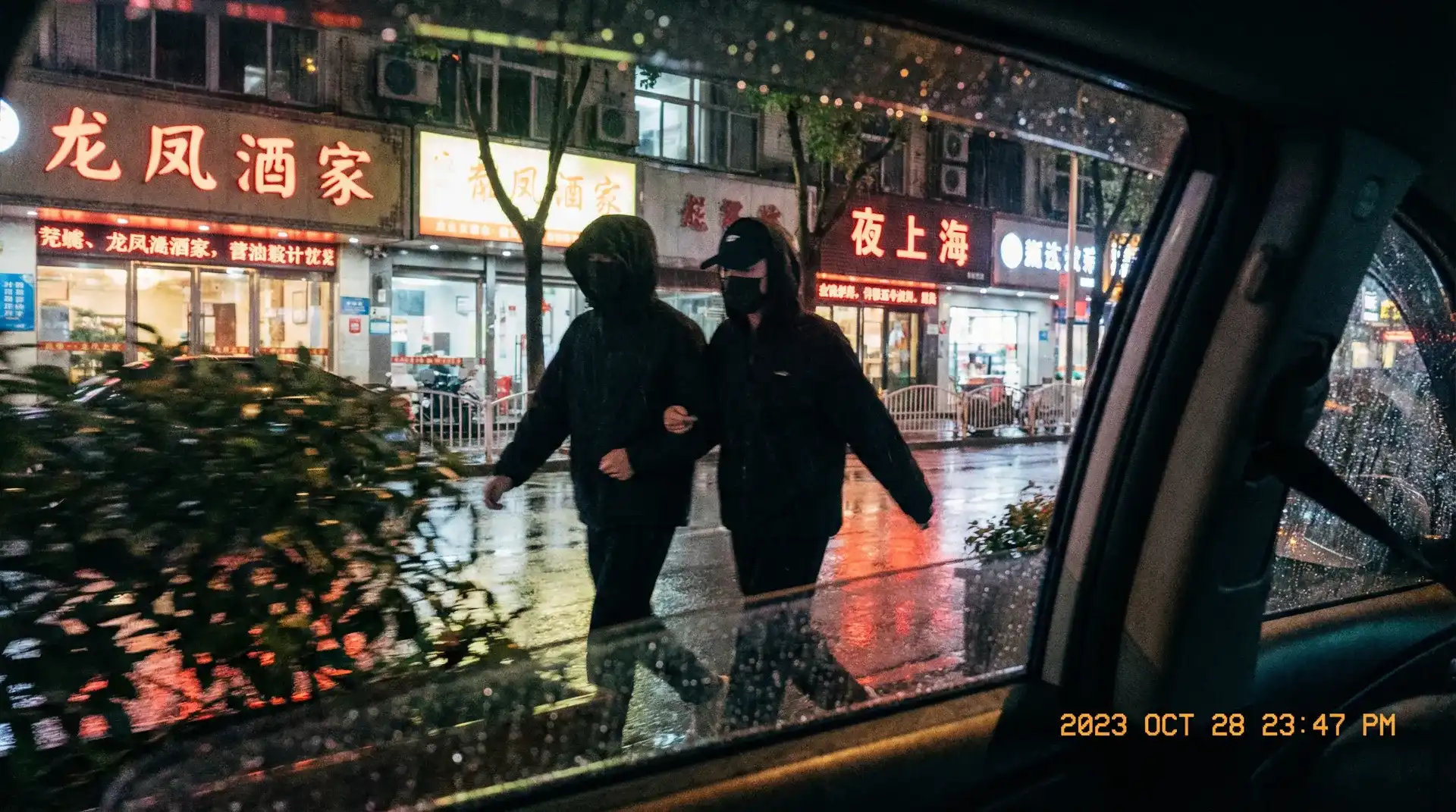 火狐体育网站 - 顶流明星深夜密会现场抓拍照片